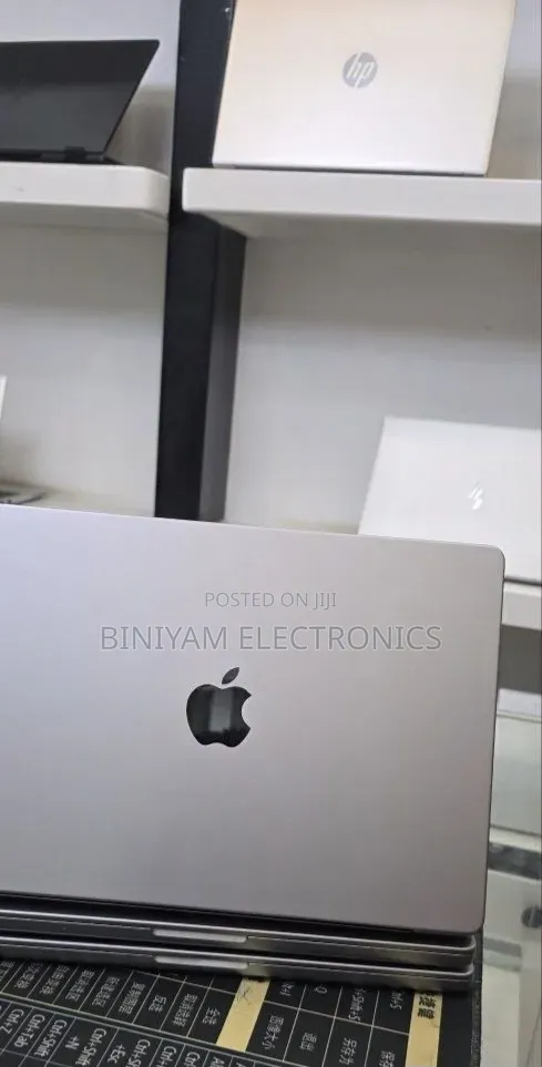 New Laptop Apple MacBook Pro 32GB Apple M1 Pro SSD 512GB