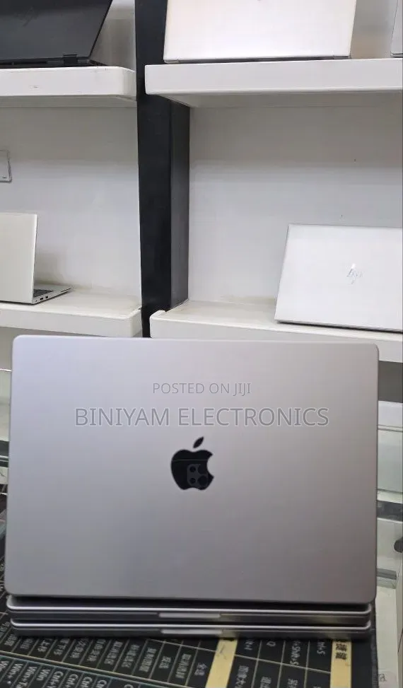 New Laptop Apple MacBook Pro 32GB Apple M1 Pro SSD 512GB