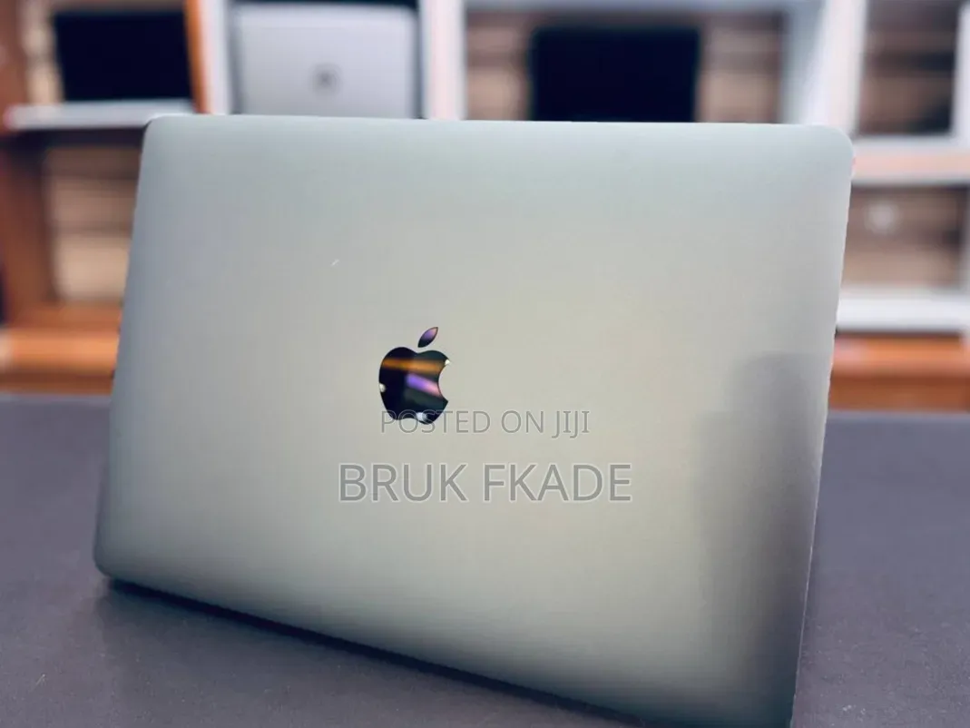New Laptop Apple MacBook Pro 2017 8GB Intel Core i7 SSD 256GB