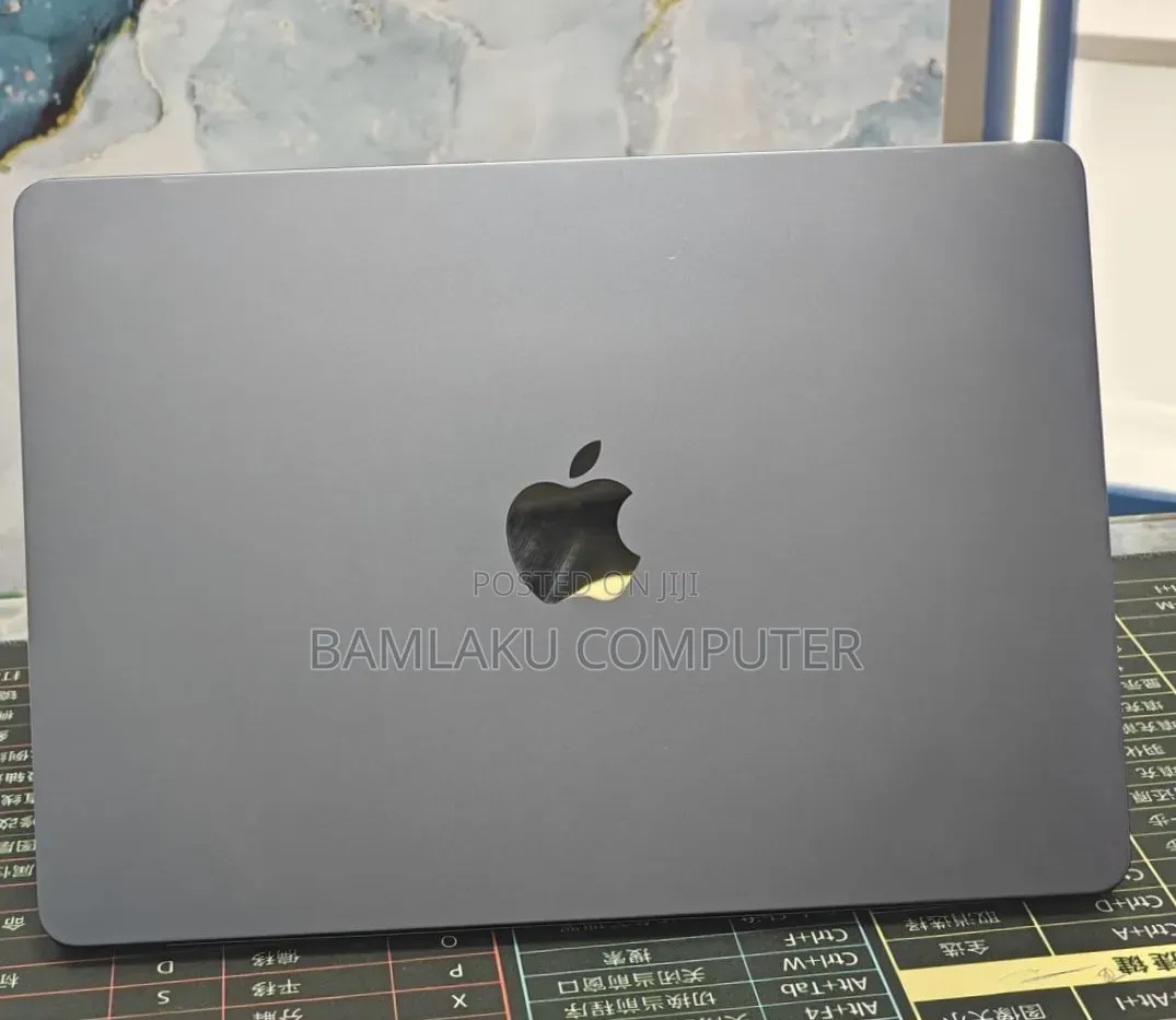 New Laptop Apple MacBook Air 2022 M2 8GB Apple M2 SSD 512GB