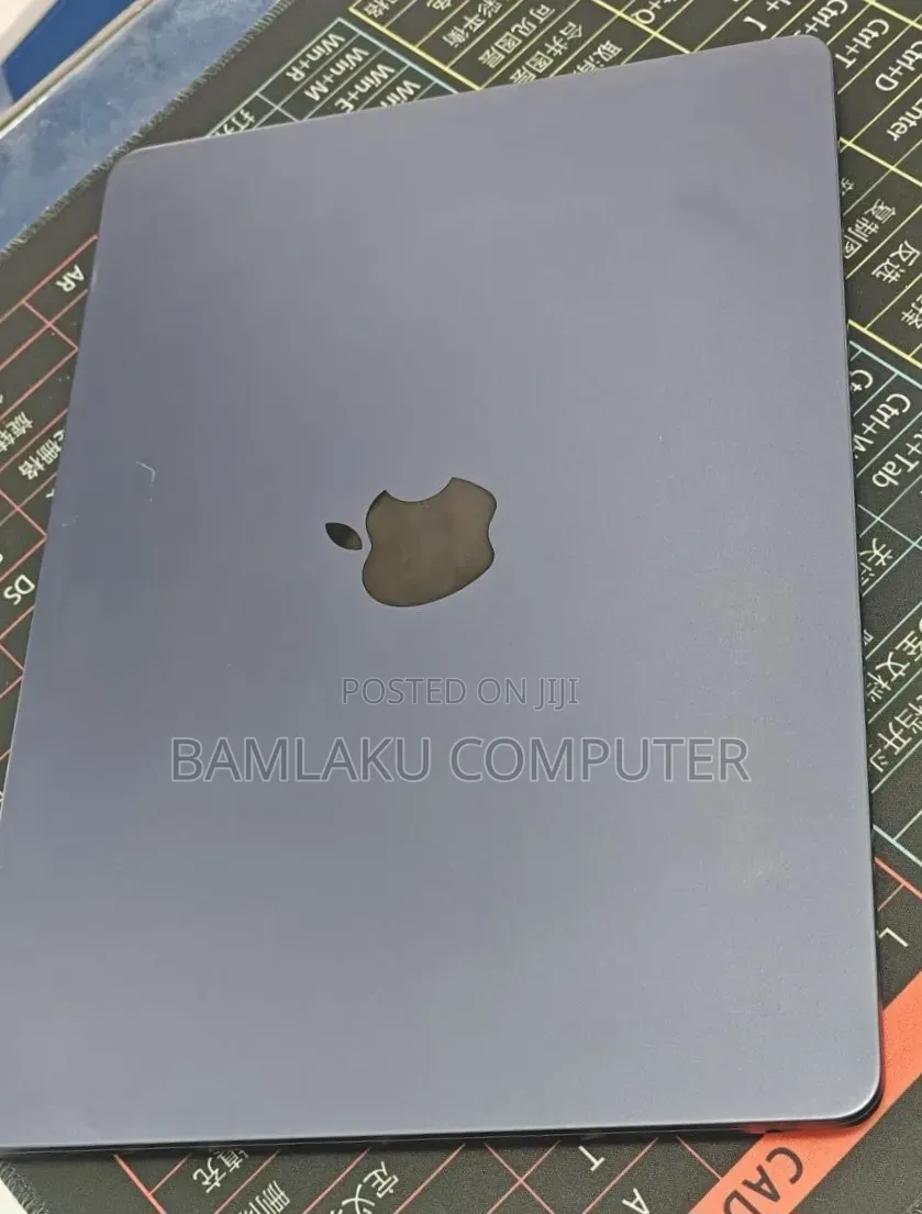 New Laptop Apple MacBook Air 2022 M2 8GB Apple M2 SSD 512GB