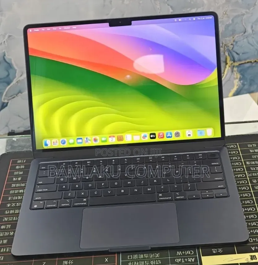 New Laptop Apple MacBook Air 2022 M2 8GB Apple M2 SSD 512GB