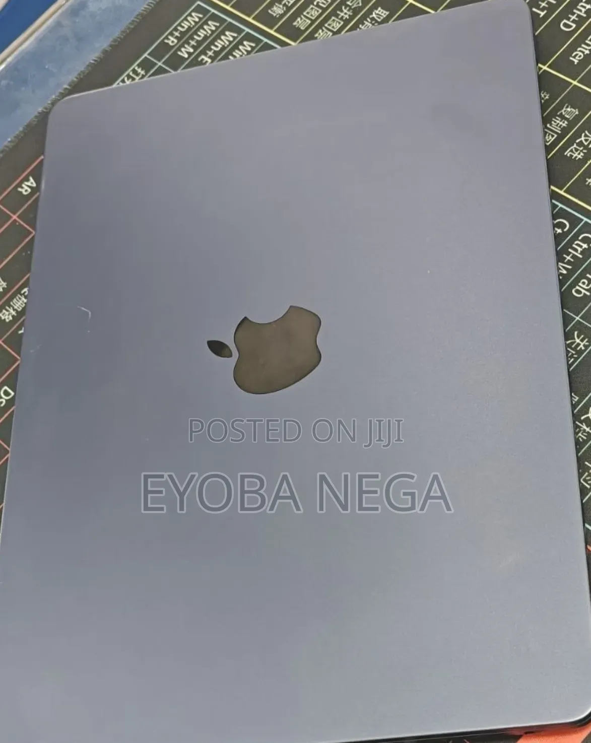 New Laptop Apple MacBook Air 2022 M2 8GB Apple M2 SSD 512GB