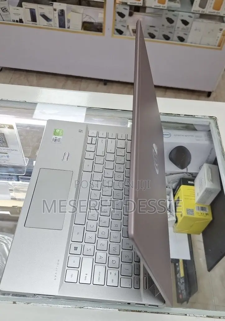 New Laptop HP Pavilion 10 16GB Intel Core i5 SSD 512GB