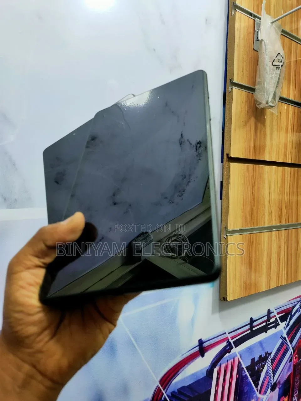 New Samsung Galaxy Tab A SM-T285 32 GB Silver