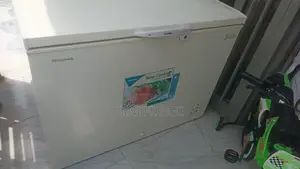Deep Fridge 300 Liter Brand Hisense
