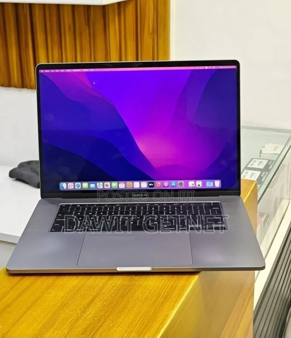 New Laptop Apple MacBook 2018 32GB Intel Core i9 SSD 2T
