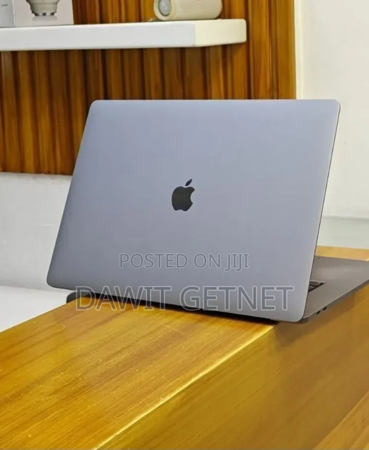 New Laptop Apple MacBook 2018 32GB Intel Core i9 SSD 2T