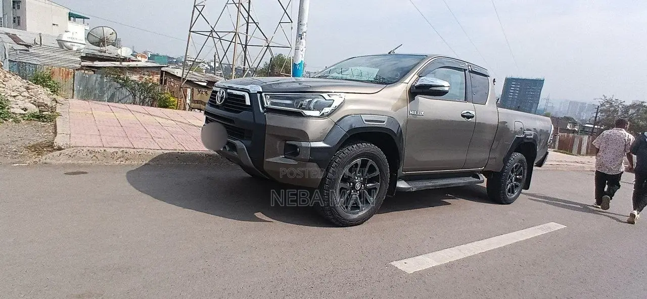 Toyota Hilux 2021 Brown