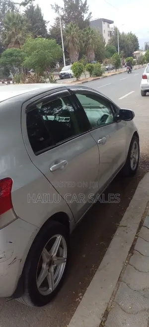 Toyota Yaris 2010 Silver