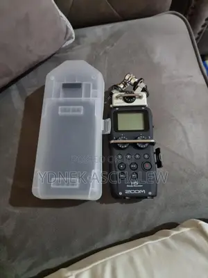 አዲስ Zoom H5 Handy Recorder የሚሸጥ