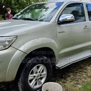 Toyota Hilux 2013 Gold