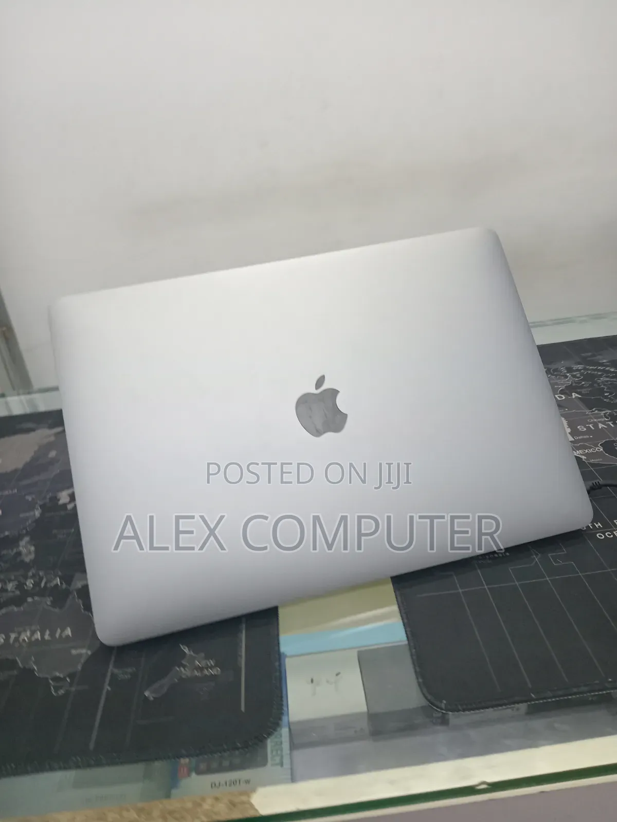 New Laptop Apple MacBook Pro 2022 M2 8GB Apple M2 SSD 512GB