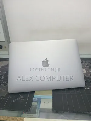 New Laptop Apple MacBook Pro 2022 M2 8GB Apple M2 SSD 512GB