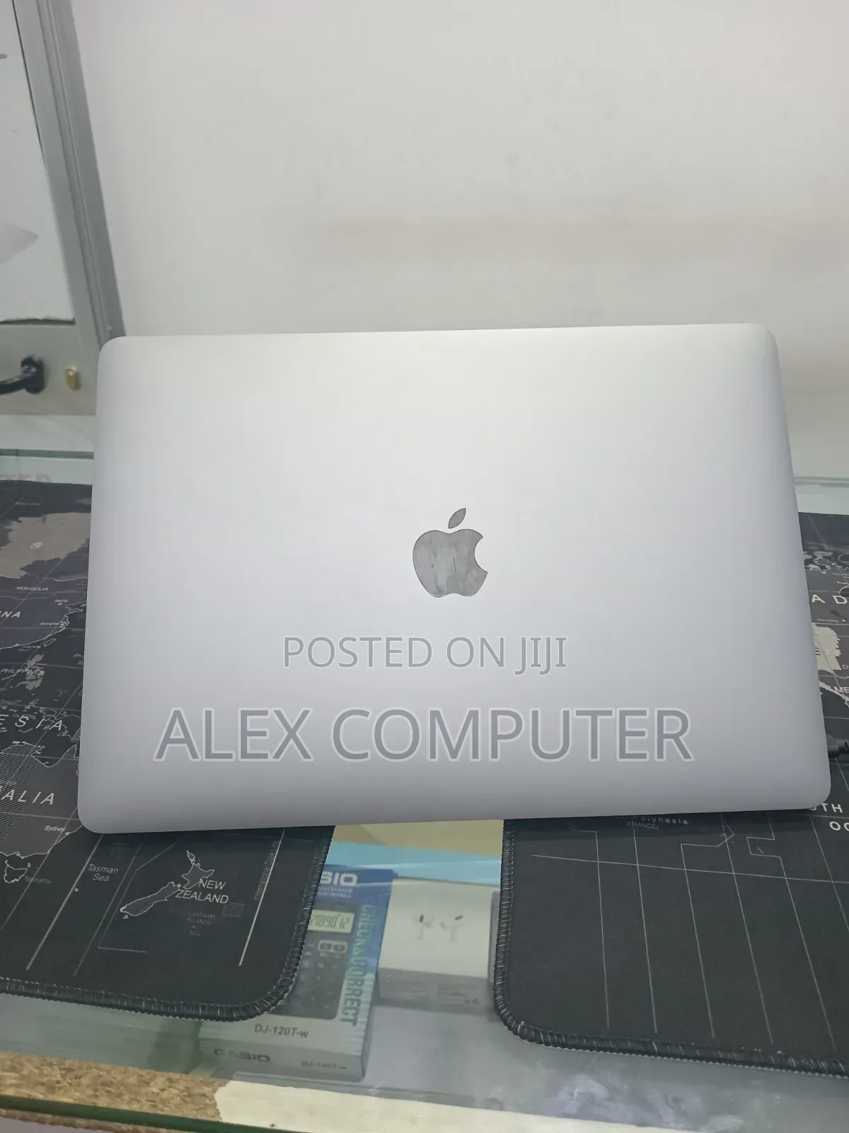 New Laptop Apple MacBook Pro 2022 M2 8GB Apple M2 SSD 512GB