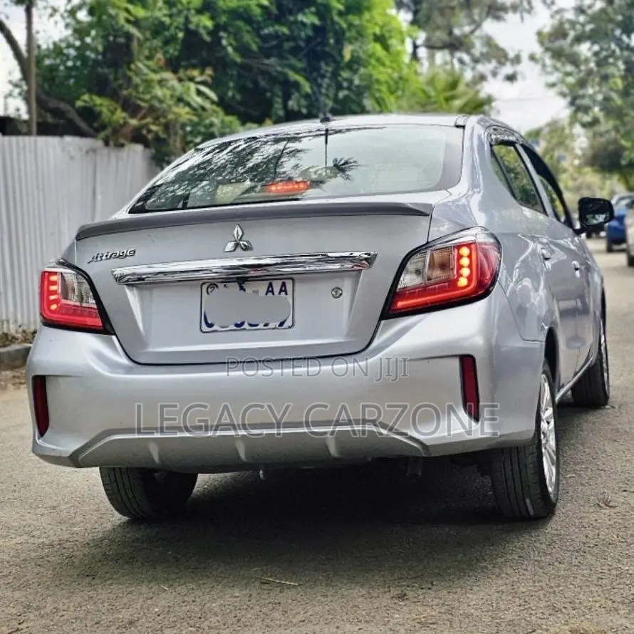 Mitsubishi Attrage 2021 Silver