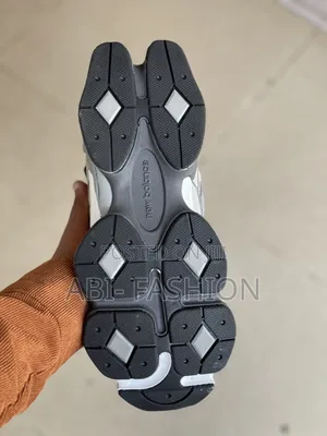 New Balance 9060 Sneakers a Chunky Abzorb Midsole Greyy