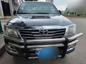 Toyota Hilux 2012 Gray
