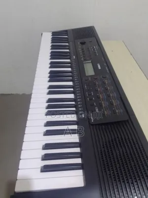 Yamaha E273 Piano