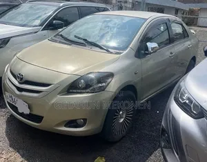 Toyota Belta 2010 Gold
