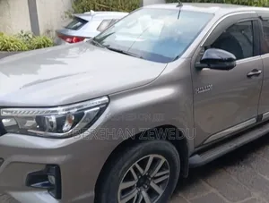 Toyota Hilux 2020 Gray