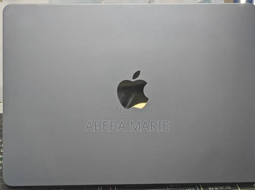 New Laptop Apple MacBook Air 2022 M2 8GB Apple M2 SSD 512GB