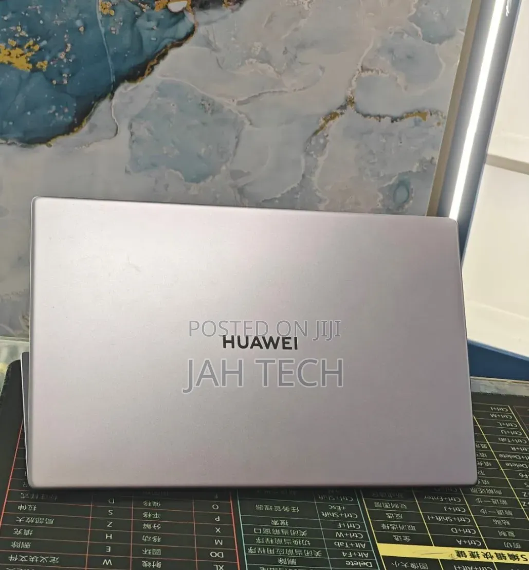 New Laptop Huawei MateBook X Pro 8GB Intel Core i3 SSD 256GB