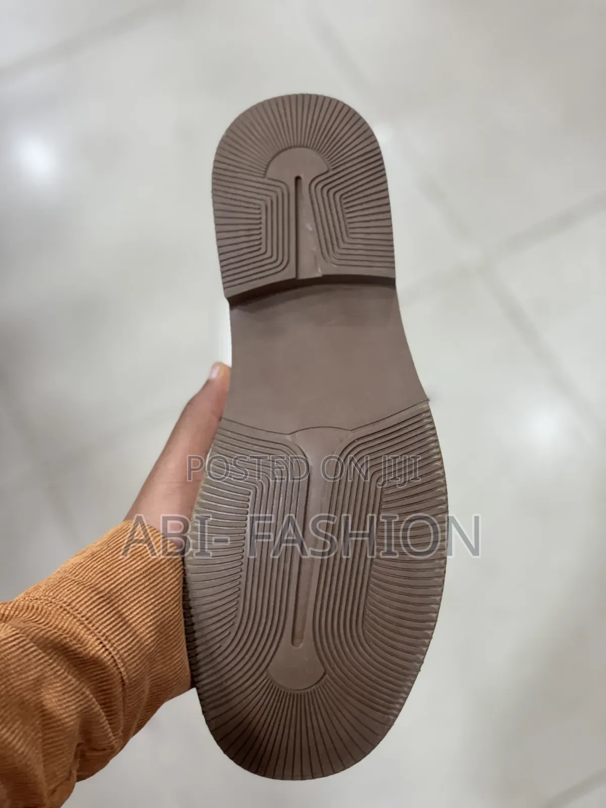 White Flat Leather Shoe Mid Sole