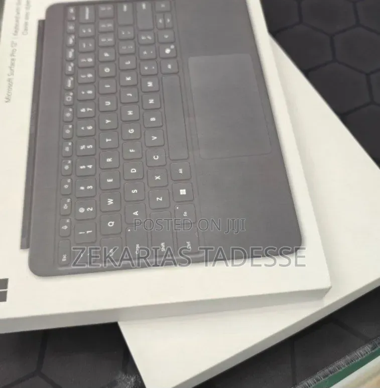 New Microsoft Surface Pro 16GB Qualcomm Snapdragon X Plus SSD 512GB