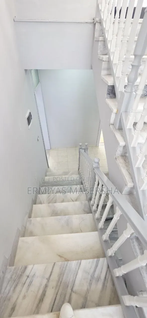 Furnished 10bdrm House in Yeka for sale