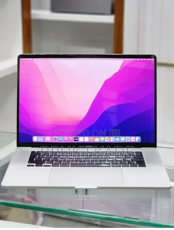 New Laptop Apple MacBook Pro 2019 16GB Intel Core i7 SSD 512GB