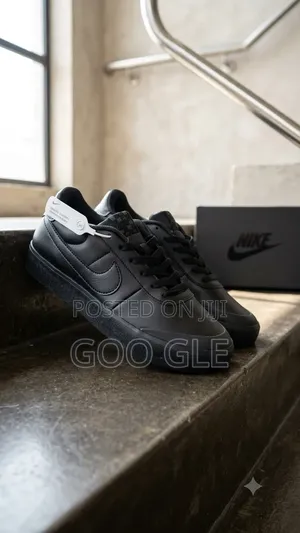 Nike Classic Low-Top Sneakers