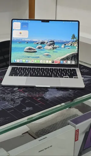 New Laptop Apple MacBook Air 2024 M3 16GB Apple M3 SSD 256GB