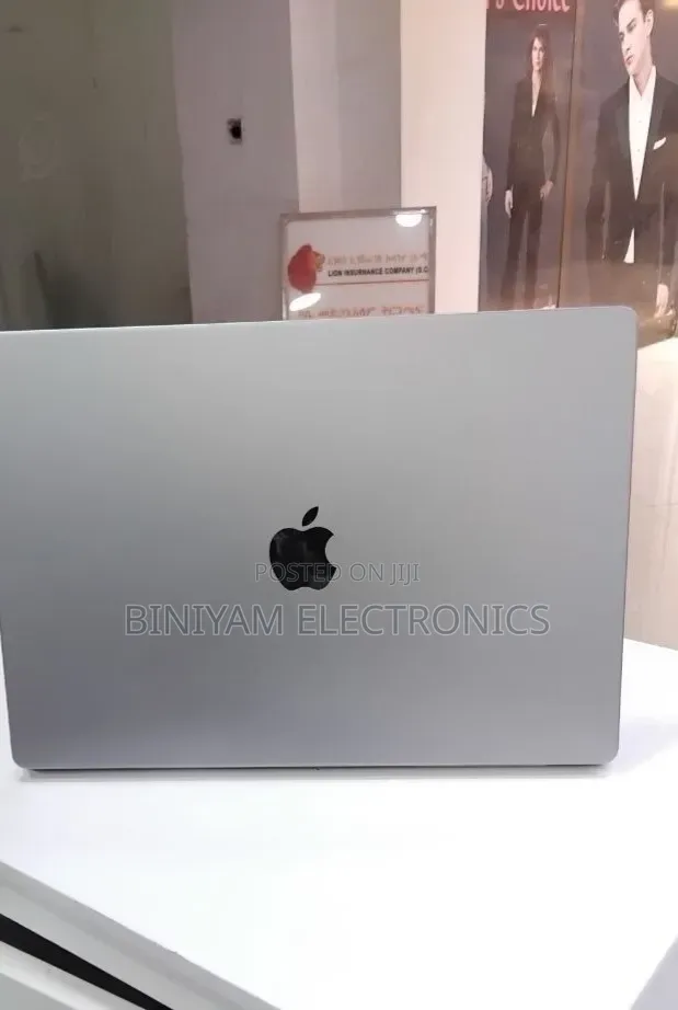 New Laptop Apple MacBook Pro 2023 M2 32GB Apple M2 SSD 1T