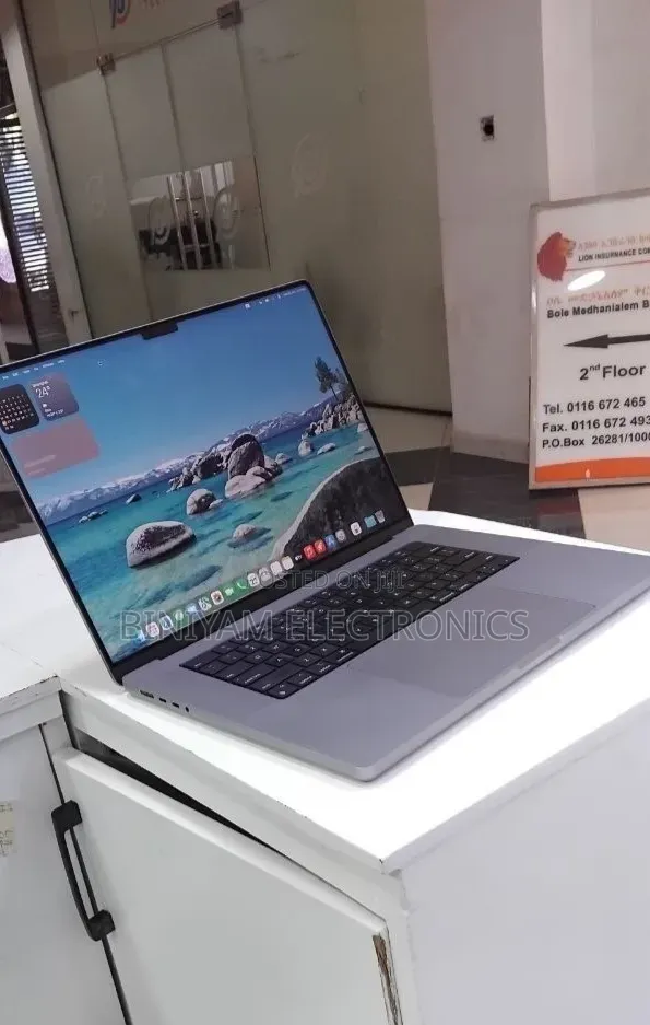 New Laptop Apple MacBook Pro 2023 M2 32GB Apple M2 SSD 1T