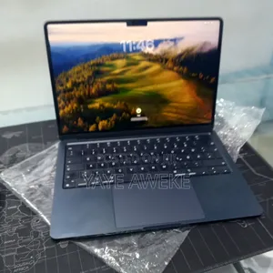 New Laptop Apple MacBook Air 2022 M2 16GB Apple M2 SSD 512GB