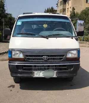 Toyota HiAce 2001 White