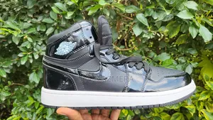 Air Jordan 1 Retro High - Triple Black