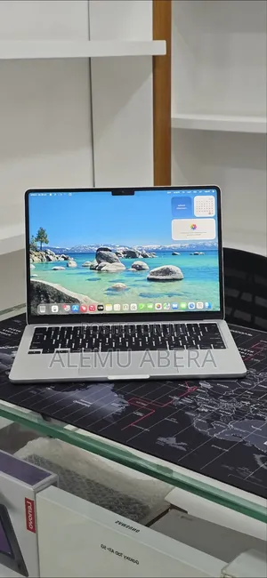 New Laptop Apple MacBook Air 2024 M3 16GB Apple M3 SSD 256GB