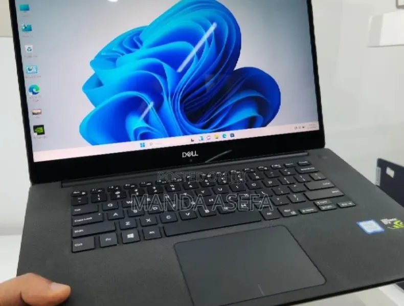 New Laptop Dell XPS 15 16GB Intel Core i7 SSD 512GB