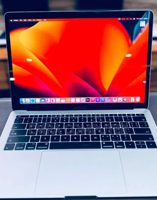 New Laptop Apple MacBook 2017 8GB Apple M3 Max SSD 256GB