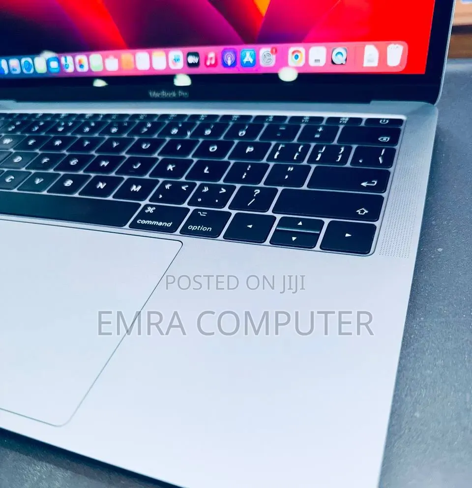 New Laptop Apple MacBook 2017 8GB Apple M3 Max SSD 256GB