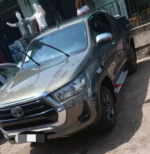 Toyota Hilux 2021 Gold