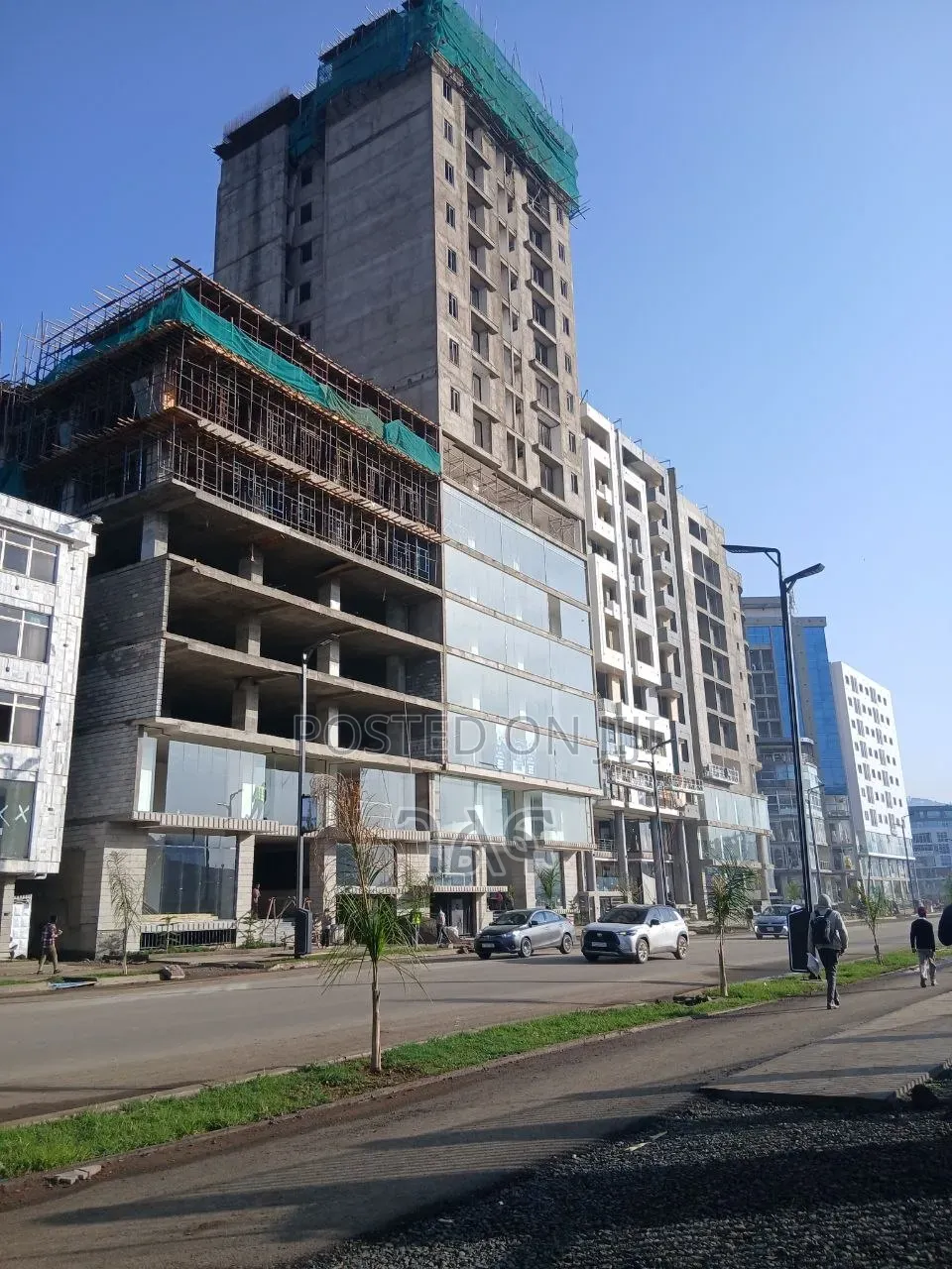 የንግድ ሱቅ በቦሌ መድሃኒያለም ዋና አስፓልት ላይ ከ11 ካሬ ጀምሮ እየሸጥን እንገኛለን
