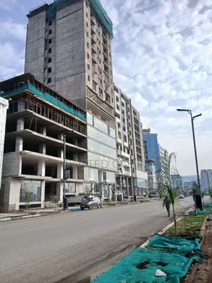የንግድ ሱቅ በቦሌ መድሃኒያለም ዋና አስፓልት ላይ ከ11 ካሬ ጀምሮ እየሸጥን እንገኛለን