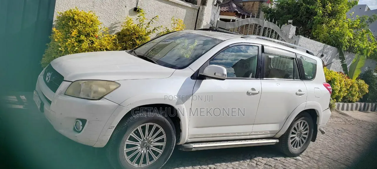 Toyota RAV4 2011 White