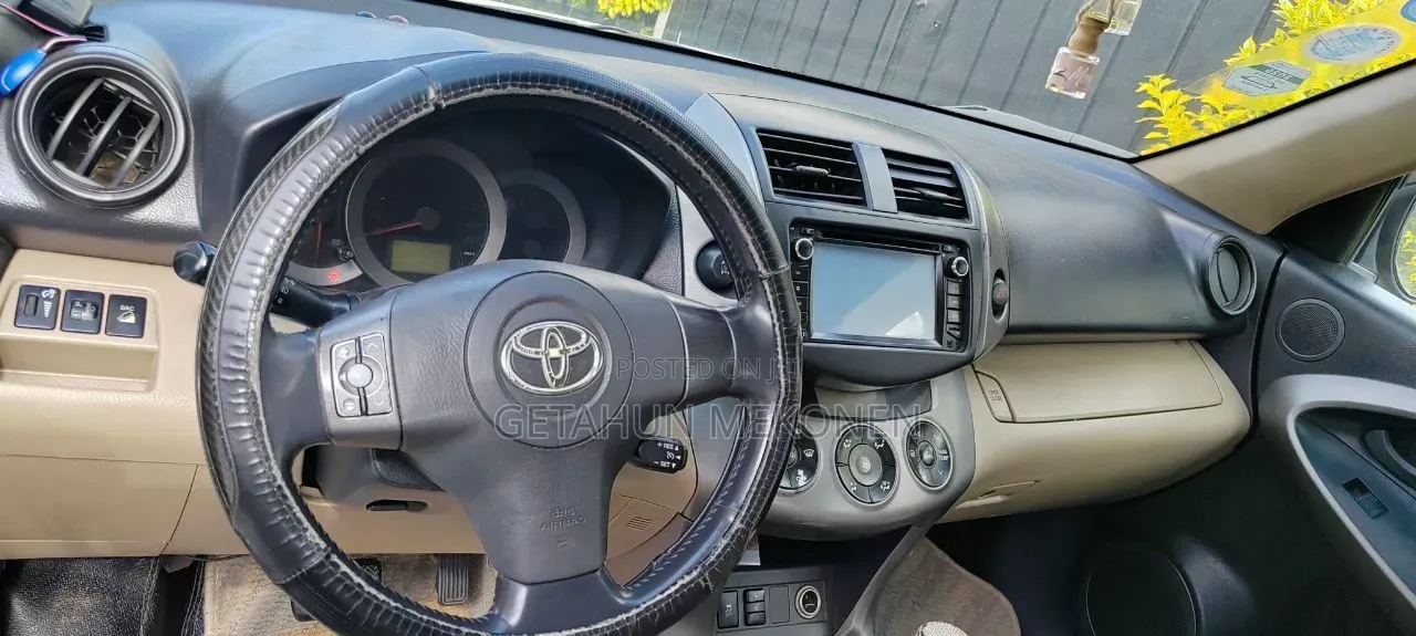 Toyota RAV4 2011 White