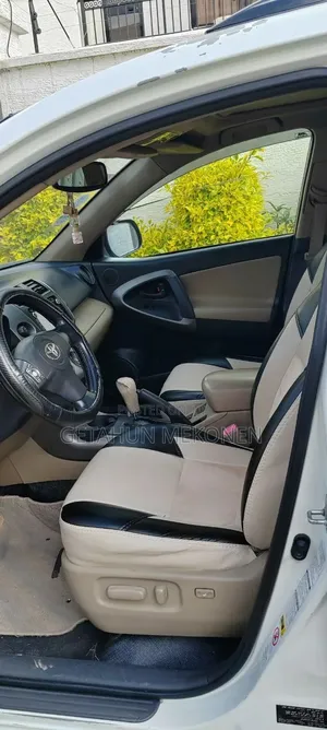 Toyota RAV4 2011 White