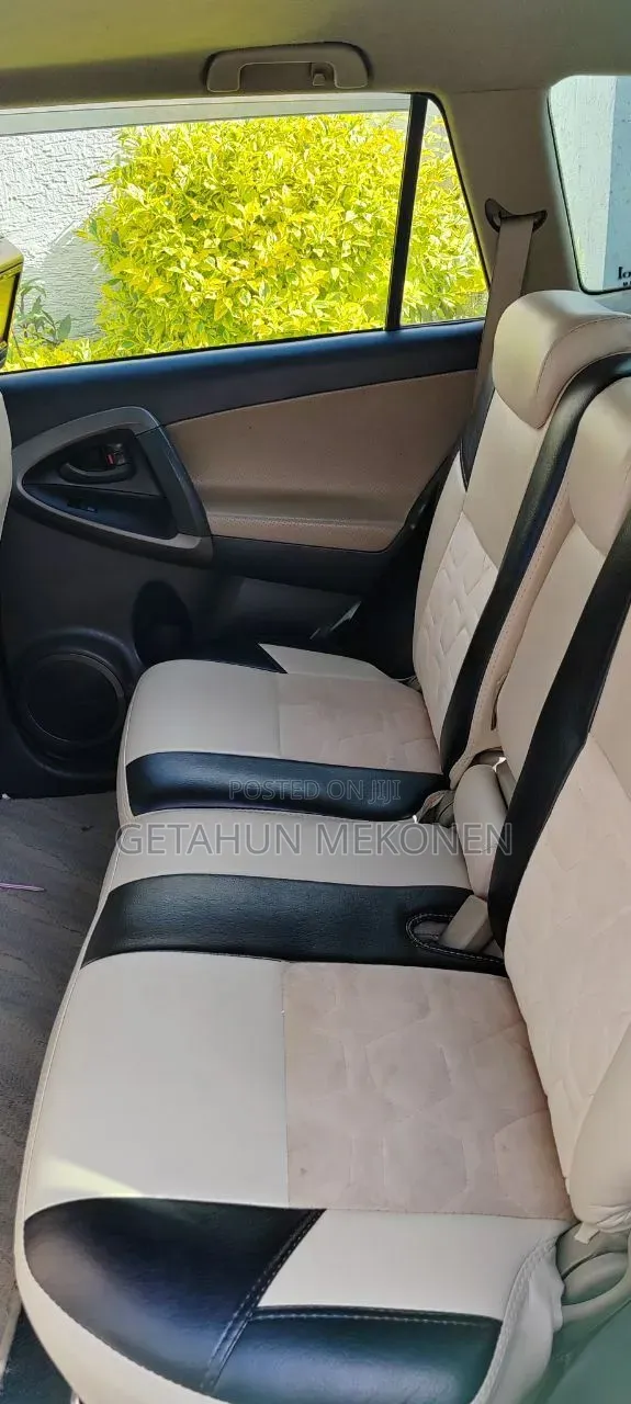 Toyota RAV4 2011 White