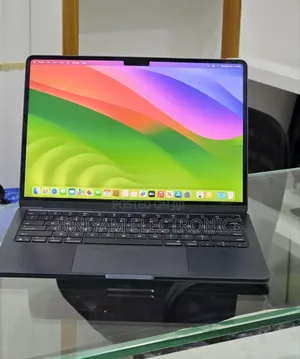 New Laptop Apple MacBook Air 2022 M2 16GB Apple M2 SSD 512GB